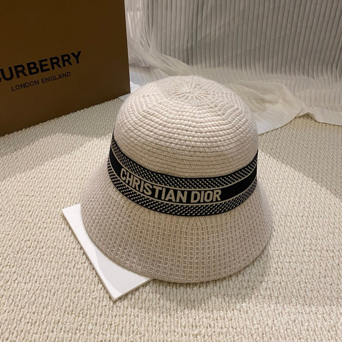 Dior Bucket Hat – Face-Flattering Style